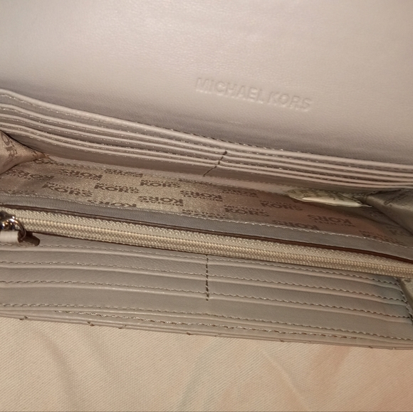 Grey Michael kors mini bag - Picture 3 of 6